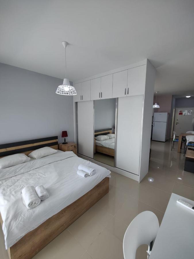 Aurelius Pool Apartments In Caesar Resort & Spa Perivolia tou Trikomou Bagian luar foto